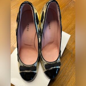 Marc Jacobs black and gold pump size 38